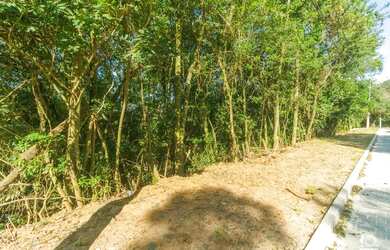 Imagem: O terreno possui 360m² de Área e está localizado em Campestre