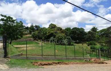 Imagem: O terreno possui 2.000m² de Área e está localizado em Chácaras