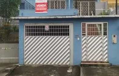 Imagem: A casa possui 4 Dormitórios, 3 Banheiros, 2 Vagas na garagem