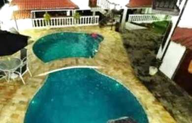 Imagem: A casa em condomínio possui 5 Dormitórios, 5 Banheiros, 5