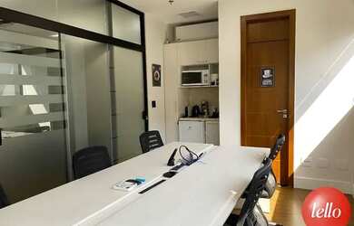 Imagem: O depósito possui 2 Vagas na garagem, 43m² de Área e está