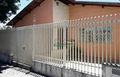 Imagem: A casa possui 3 Dormitórios, 3 Banheiros, 3 Vagas na garagem