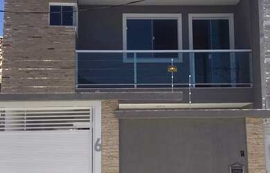 Imagem: A casa possui 3 Dormitórios, 3 Banheiros, 2 Vagas na garagem