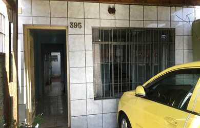 Imagem: A casa possui 2 Dormitórios, 2 Banheiros, 1 Vaga na garagem