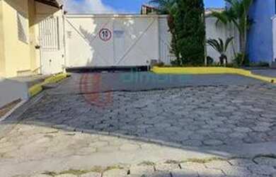 Imagem: A casa possui 3 Dormitórios, 3 Banheiros, 2 Vagas na garagem