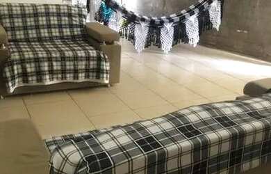 Imagem: A casa possui 2 Dormitórios, 1 Banheiro e 1 Vaga na garagem