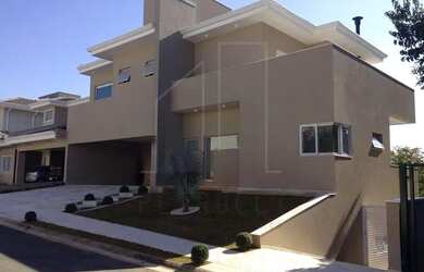 Imagem: A casa em condomínio à venda possui 4 Dormitórios, 4 Banheiros