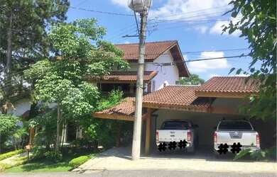 Imagem: A casa em condomínio possui 4 Dormitórios, 4 Banheiros, 5