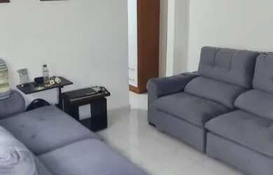 Imagem: A casa possui 2 Dormitórios, 2 Banheiros, 1 Vaga na garagem