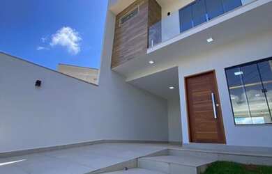 Imagem: A casa possui 3 Dormitórios, 3 Banheiros, 2 Vagas na garagem