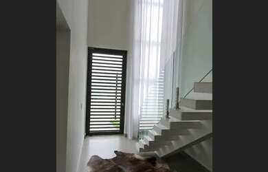 Imagem: A casa em condomínio à venda possui 3 Dormitórios, 4 Banheiros