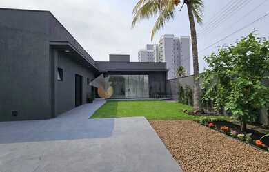 Imagem: A casa possui 2 Dormitórios, 3 Banheiros, 4 Vagas na garagem