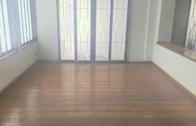 Imagem: A casa possui 3 Dormitórios, 3 Banheiros, 3 Vagas na garagem