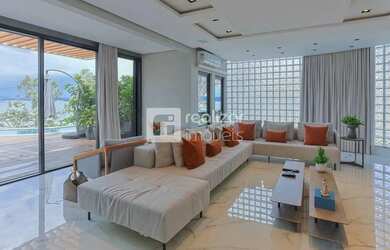 Imagem: A casa em condomínio possui 5 Dormitórios, 5 Banheiros, 4