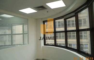 Imagem: O depósito possui 5 Vagas na garagem, 357m² de Área e está