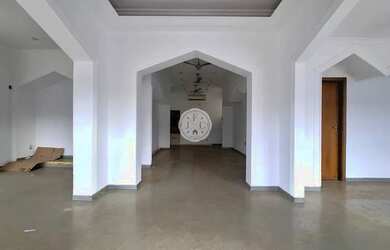 Imagem: O depósito possui 3 Vagas na garagem, 193m² de Área e Imóvel