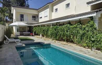 Imagem: A casa em condomínio possui 4 Dormitórios, 3 Banheiros, 3