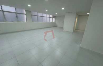 Imagem: O depósito possui 2 Vagas na garagem, 195m² de Área e Imóvel