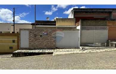 Imagem: A casa possui 3 Dormitórios, 1 Banheiro, 97m² de Área e