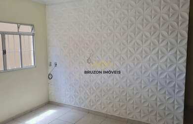 Imagem: A casa possui 4 Dormitórios, 3 Banheiros, 2 Vagas na garagem