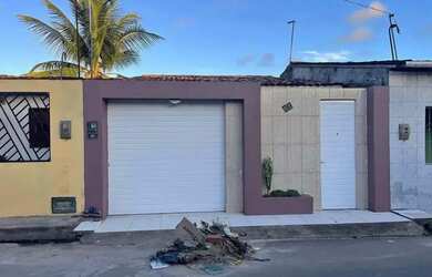 Imagem: A casa possui 2 Dormitórios, 1 Banheiro, 1 Vaga na garagem