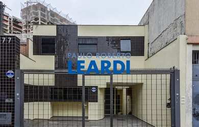 Imagem: O depósito possui 3 Vagas na garagem, 170m² de Área e está