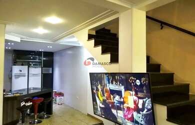 Imagem: A casa possui 3 Dormitórios, 3 Banheiros, 4 Vagas na garagem