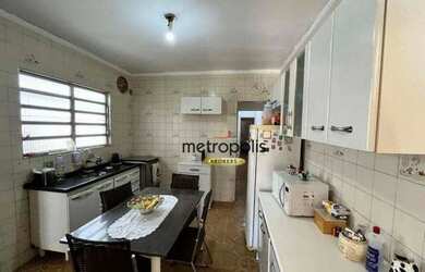 Imagem: A casa possui 3 Dormitórios, 2 Banheiros, 1 Vaga na garagem