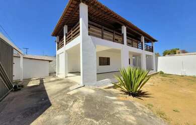 Imagem: A casa possui 4 Dormitórios, 4 Banheiros, 3 Vagas na garagem