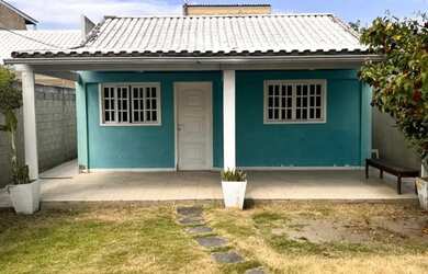 Imagem: A casa possui 1 Dormitório, 1 Banheiro, 3 Vagas na garagem