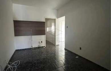 Imagem: A casa possui 3 Dormitórios, 1 Banheiro, 1 Vaga na garagem