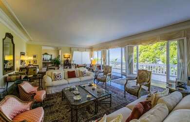 Imagem 6: Mansão Luxuosa com Vista Deslumbrante para o Mar em Condomínio Exclusivo