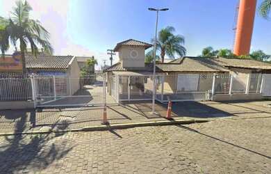 Imagem: A casa em condomínio possui 3 Dormitórios, 2 Banheiros, 1