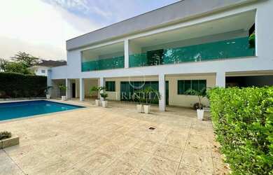 Imagem: A casa em condomínio possui 5 Dormitórios, 5 Banheiros, 5