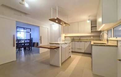 Imagem: O apartamento possui 4 Dormitórios, 4 Banheiros, 4 Vagas na