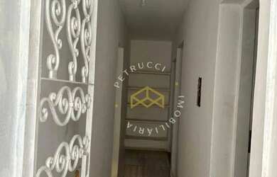 Imagem: O depósito possui 5 Vagas na garagem e 220m² de Área e está