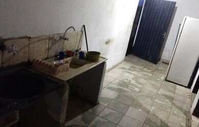 Imagem: A casa possui 2 Dormitórios, 1 Banheiro, 1 Vaga na garagem