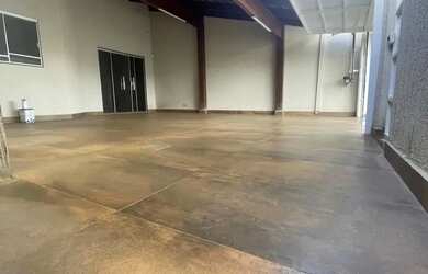 Imagem: A casa possui 4 Dormitórios, 3 Banheiros, 3 Vagas na garagem