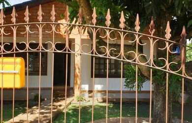 Imagem: A casa para alugar possui 3 Dormitórios, 2 Banheiros, 5 Vagas