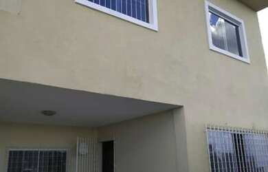 Imagem: A casa possui 3 Dormitórios, 3 Banheiros, 2 Vagas na garagem