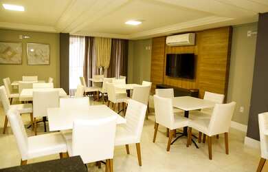 Imagem: O apartamento possui 2 Dormitórios, 2 Banheiros, 1 Vaga na