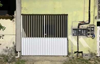 Imagem: A casa possui 2 Dormitórios, 2 Banheiros, 1 Vaga na garagem