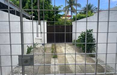 Imagem: A casa possui 3 Dormitórios, 4 Banheiros, 2 Vagas na garagem