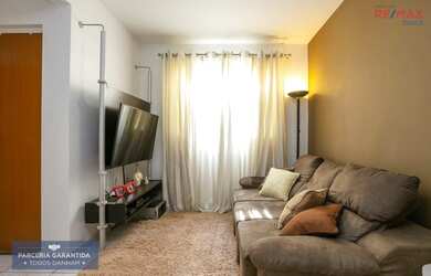 Imagem: O apartamento possui 2 Dormitórios, 1 Banheiro, 1 Vaga na garagem