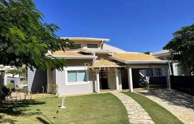 Imagem: A casa em condomínio possui 3 Dormitórios, 4 Banheiros, 2