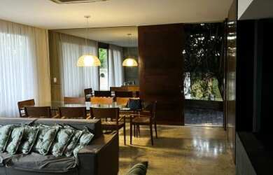 Imagem: O apartamento possui 2 Dormitórios, 2 Vagas na garagem e está