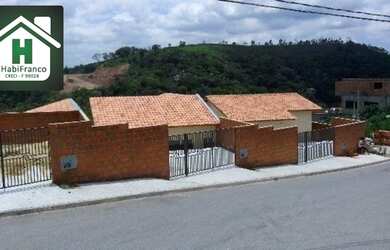 Imagem: A casa possui 2 Dormitórios, 1 Banheiro, 1 Vaga na garagem
