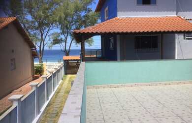 Imagem: A casa possui 3 Dormitórios, 2 Banheiros, 2 Vagas na garagem