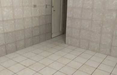 Imagem: O quarto e está localizado em Jardim Primavera, Guarujá para