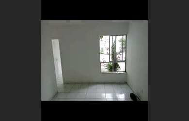 Imagem: O apartamento possui 2 Dormitórios, 1 Banheiro, 2 Vagas na